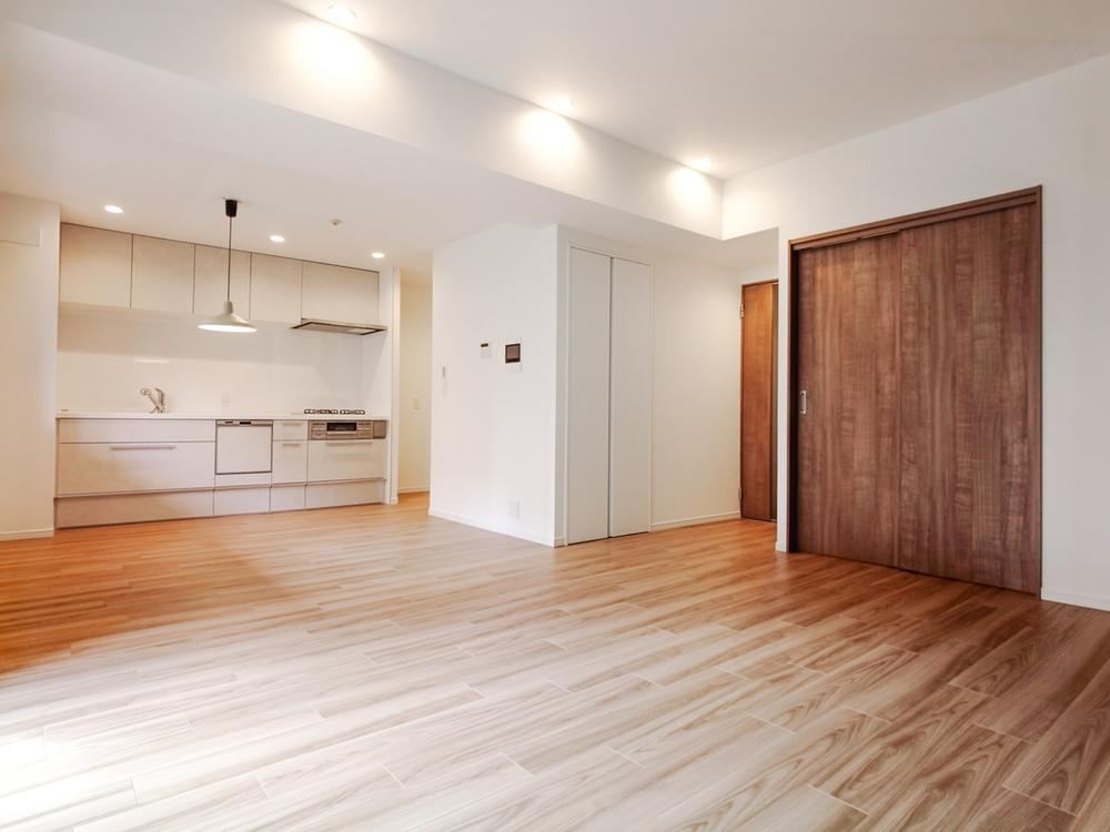 3LDK apartment in Urayasu, Chiba - Photo 1