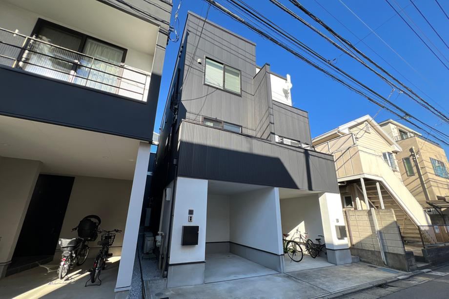 2LDK+S house in Meguro Ward, Tokyo - Photo 1
