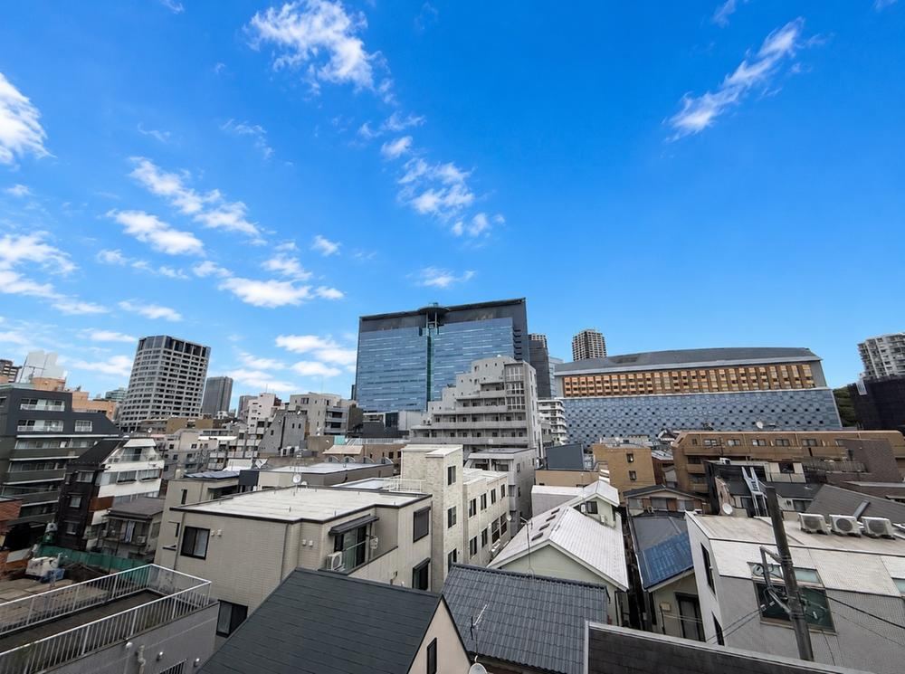 2LDK apartment in Meguro Ward, Tokyo - Photo 1