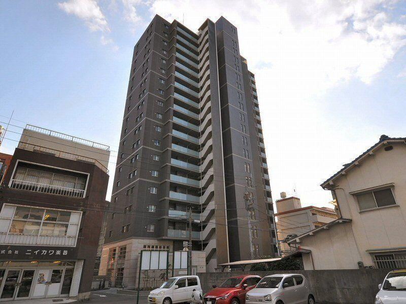 2LDK+S apartment in Matsuyama, Ehime - Photo 1