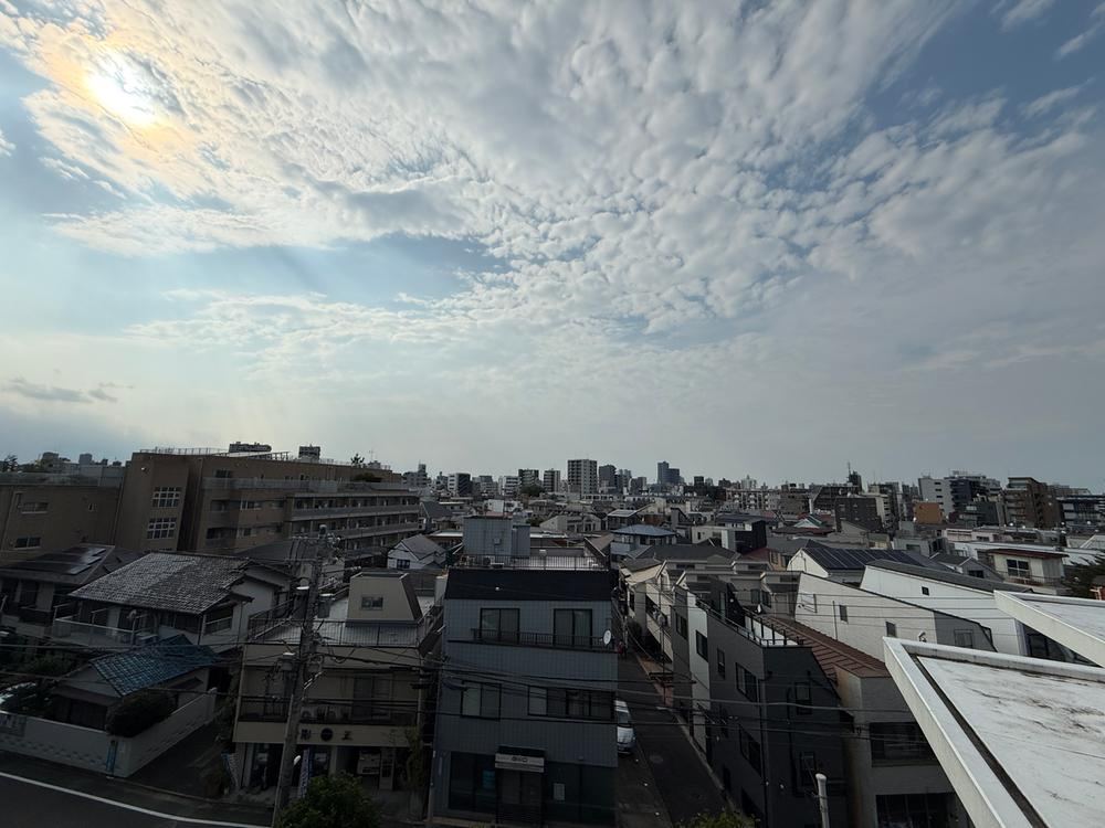 2LDK apartment in Nakano Ward, Tokyo - Photo 1