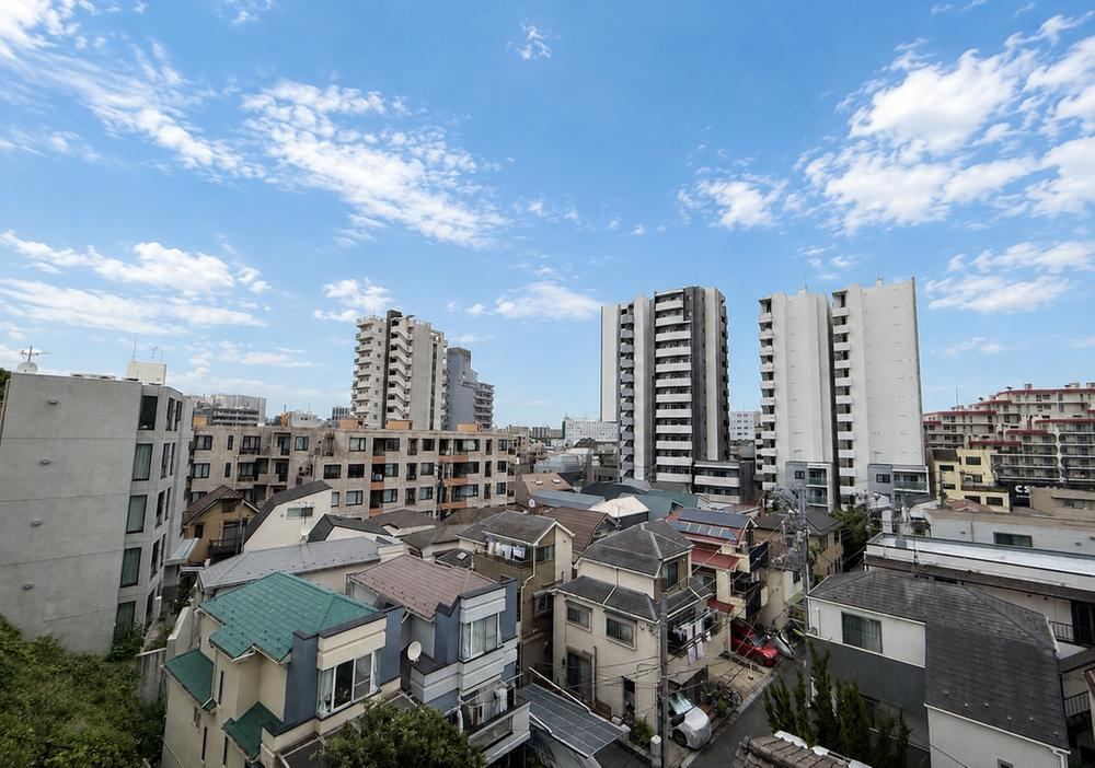 3LDK apartment in Shinagawa Ward, Tokyo - Photo 1