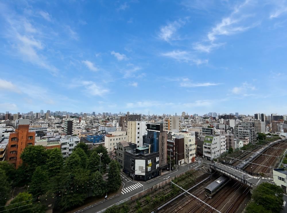 2LDK apartment in Toshima Ward, Tokyo - Photo 1