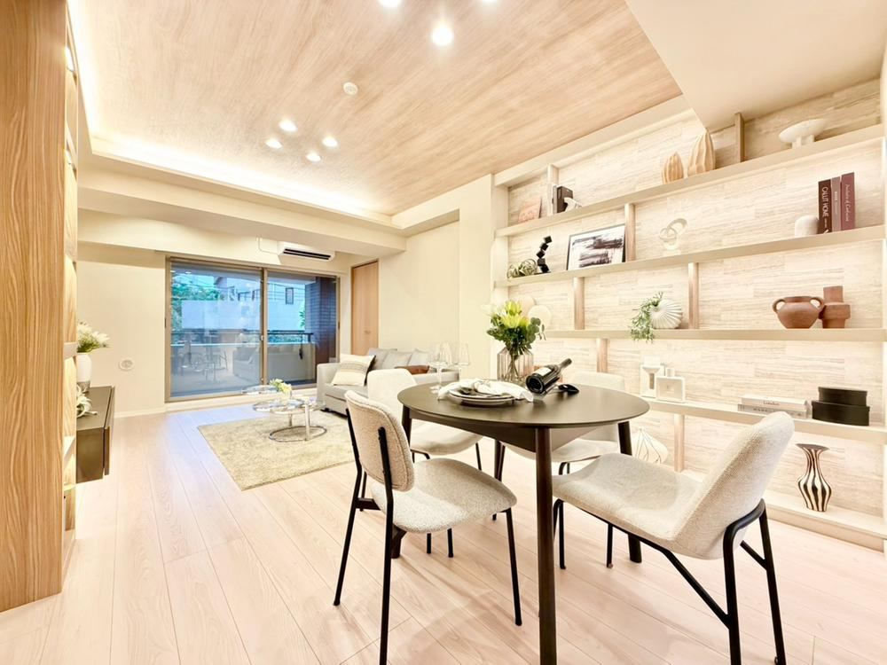 2LDK apartment in Meguro Ward, Tokyo - Photo 1