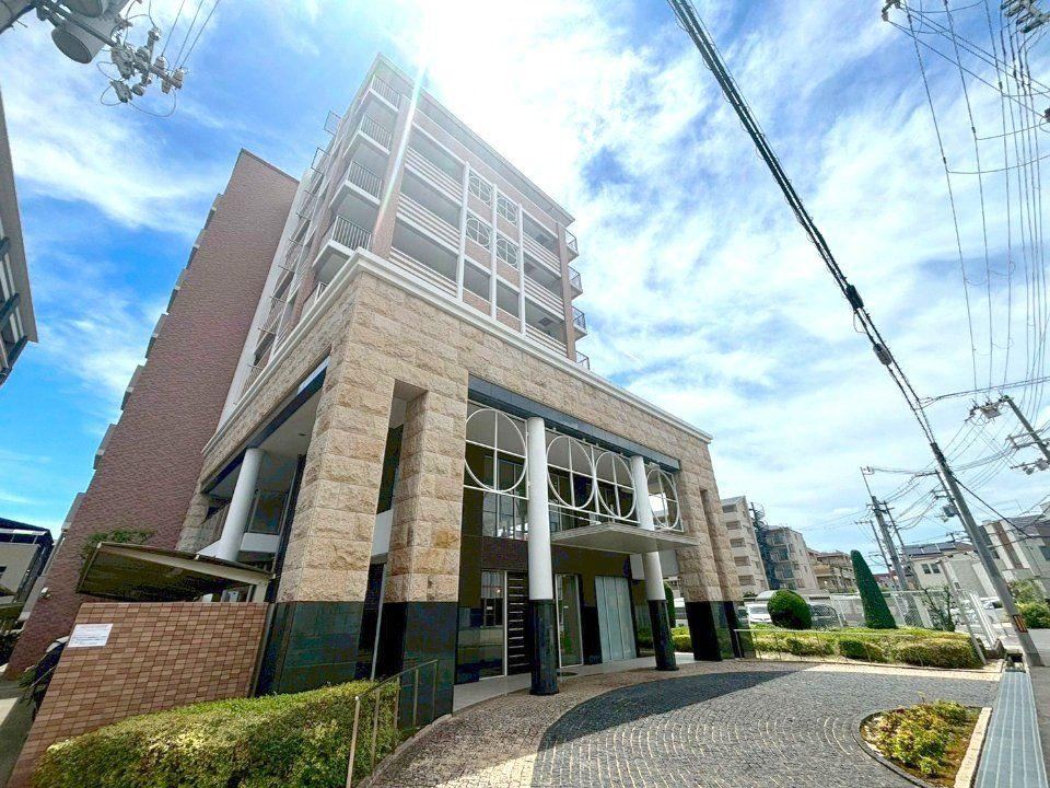 2LDK+S apartment in Higashinada Ward, Kobe, Hyogo - Photo 1