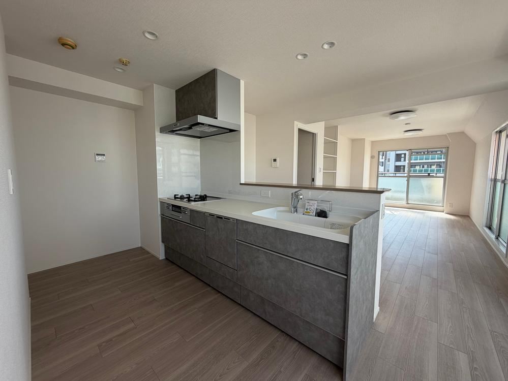 2LDK+S apartment in Yodogawa Ward, Osaka - Photo 1