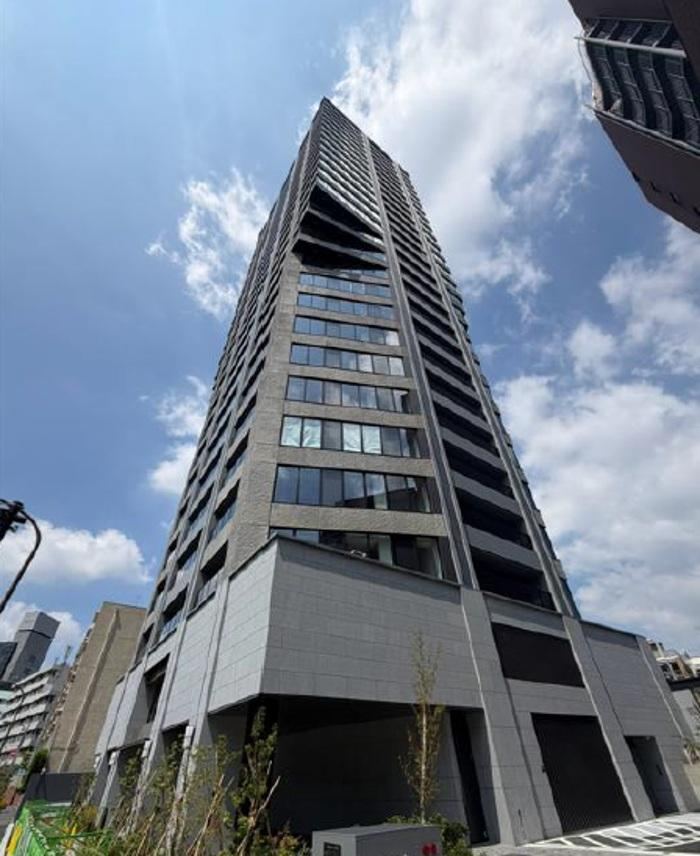 2LDK apartment in Minato Ward, Tokyo - Photo 1