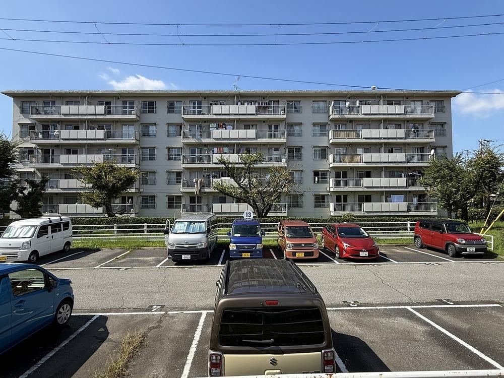 2LDK apartment in Mihama Ward, Chiba - Photo 1