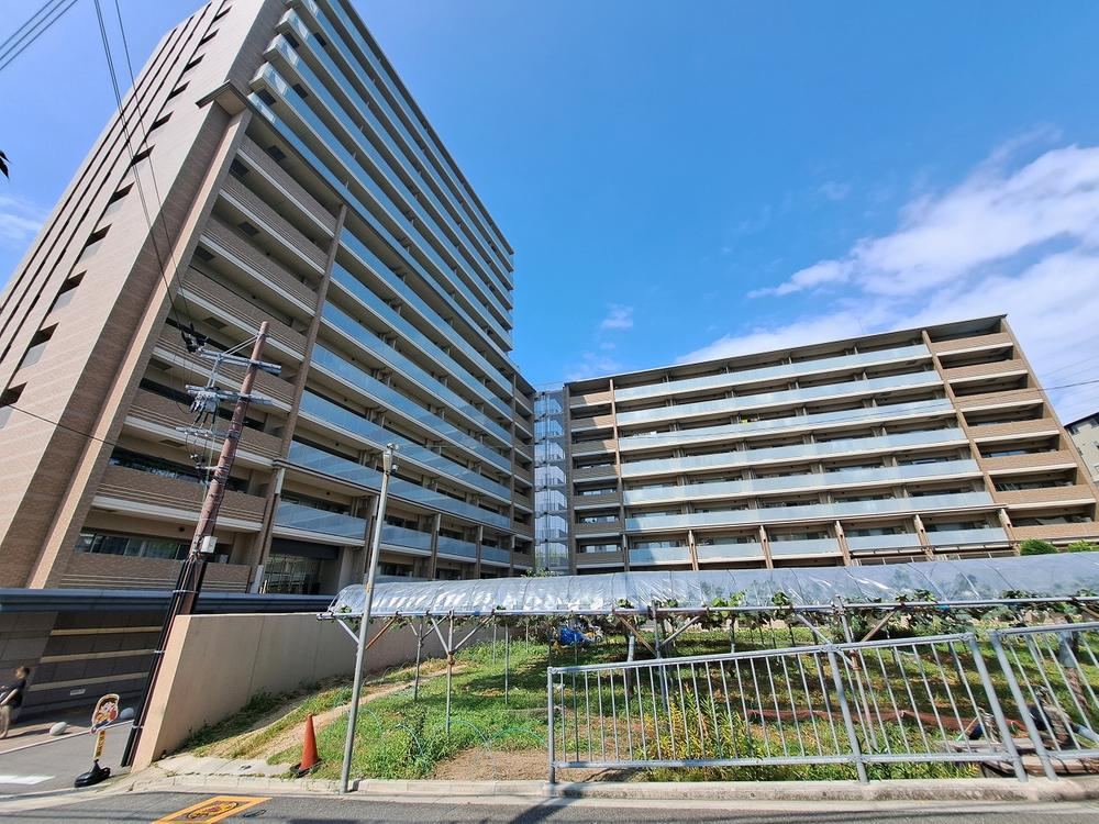 4LDK apartment in Suita, Osaka - Photo 1