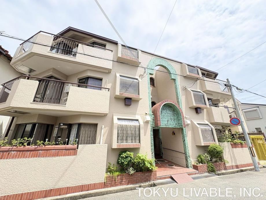 2LDK apartment in Amagasaki, Hyogo - Photo 1