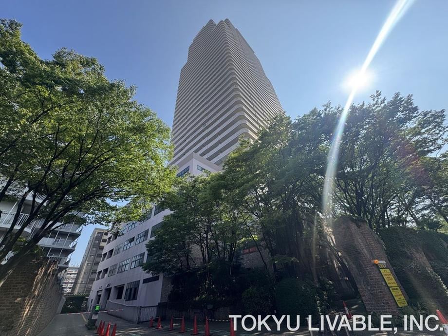2LDK+S apartment in Joto Ward, Osaka - Photo 1