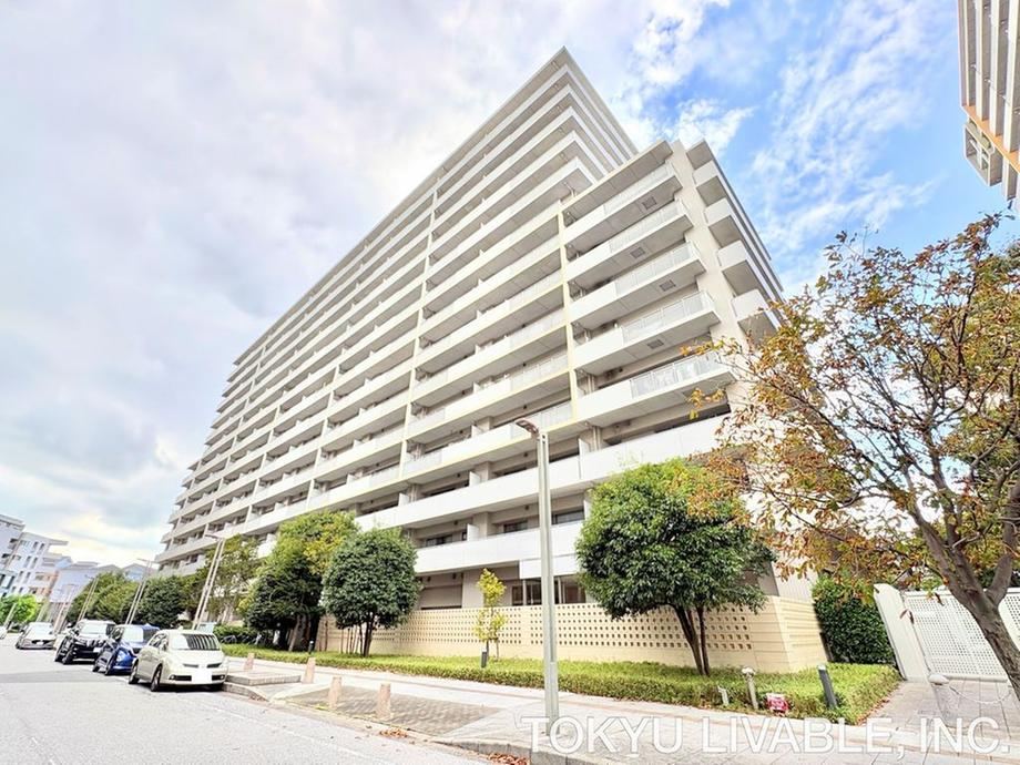 2LDK apartment in Mihama Ward, Chiba - Photo 1