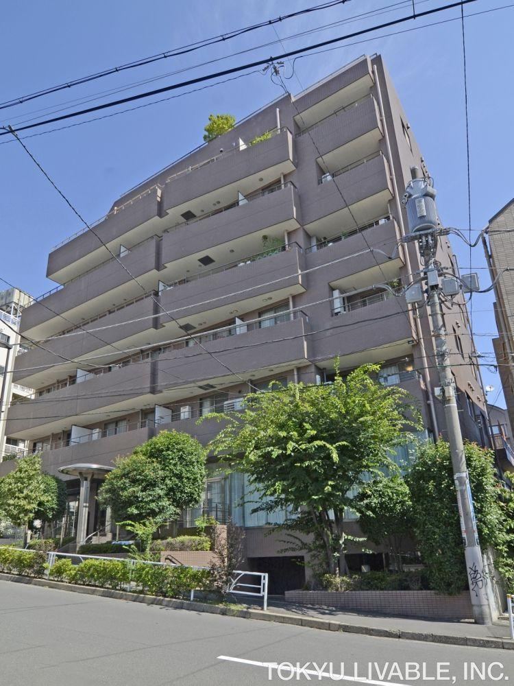 studio apartment in Shibuya Ward, Tokyo - Photo 1