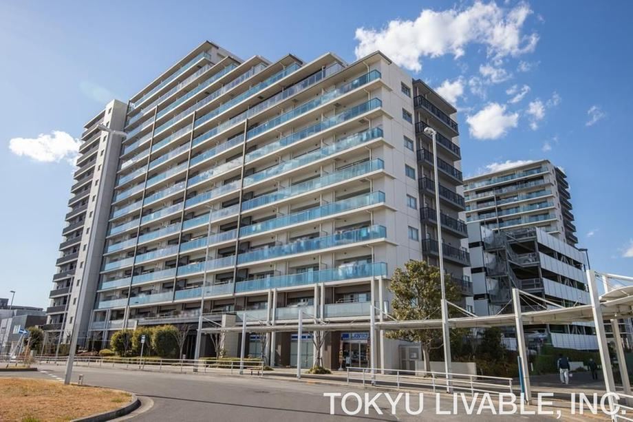 4LDK+S apartment in Yoshikawa, Saitama - Photo 1