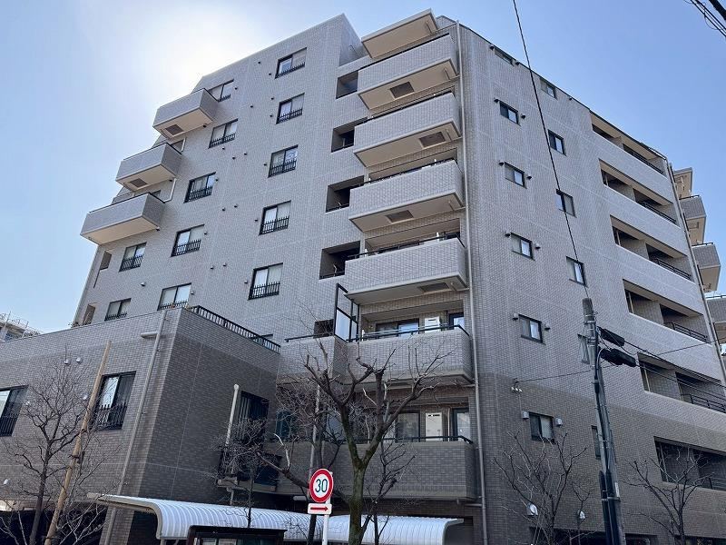 2LDK apartment in Shinjuku Ward, Tokyo - Photo 1
