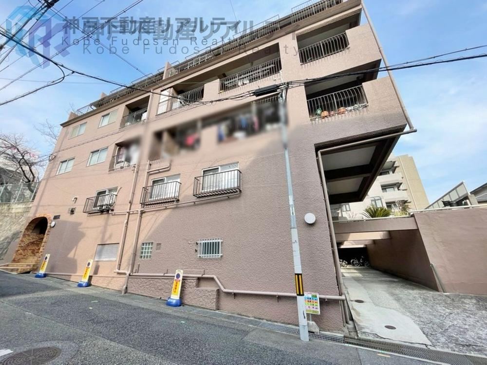 3LDK apartment in Chuo Ward, Kobe, Hyogo - Photo 1