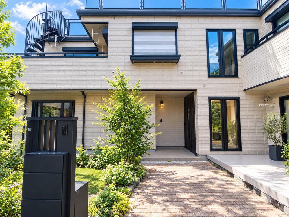 5LDK house in Suginami Ward, Tokyo - Photo 1