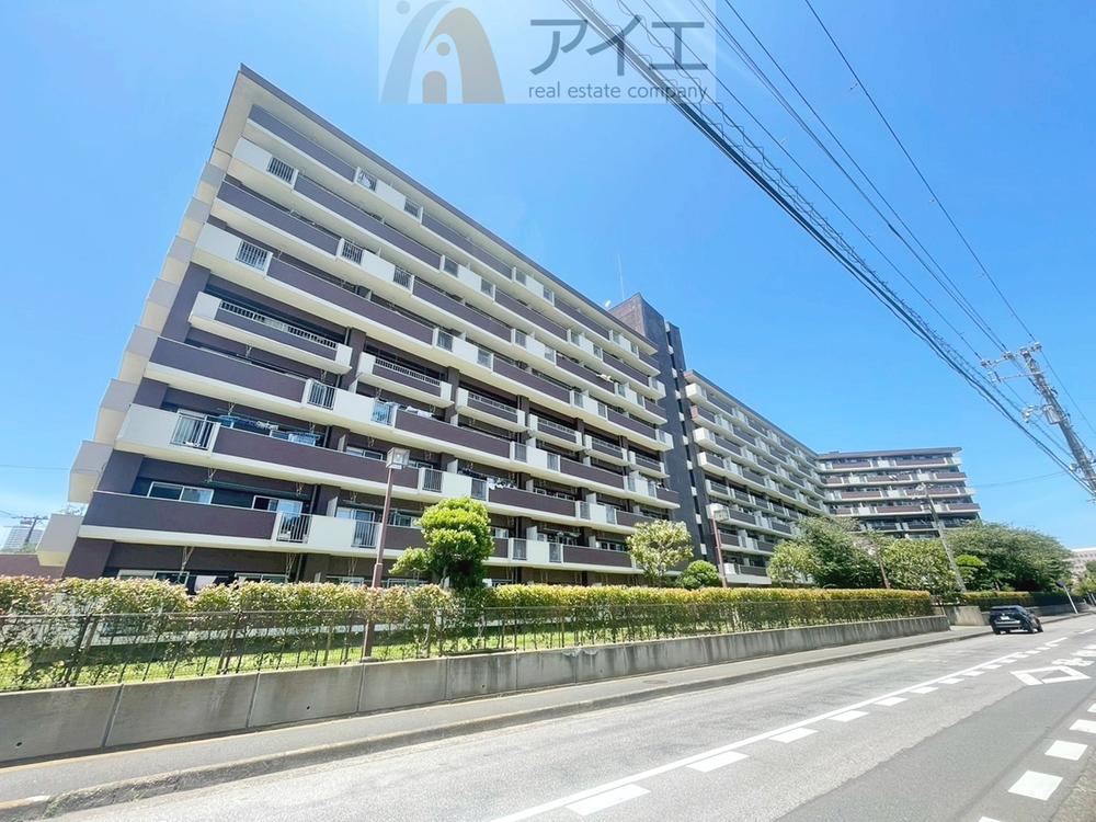 2LDK apartment in Mihama Ward, Chiba - Photo 1