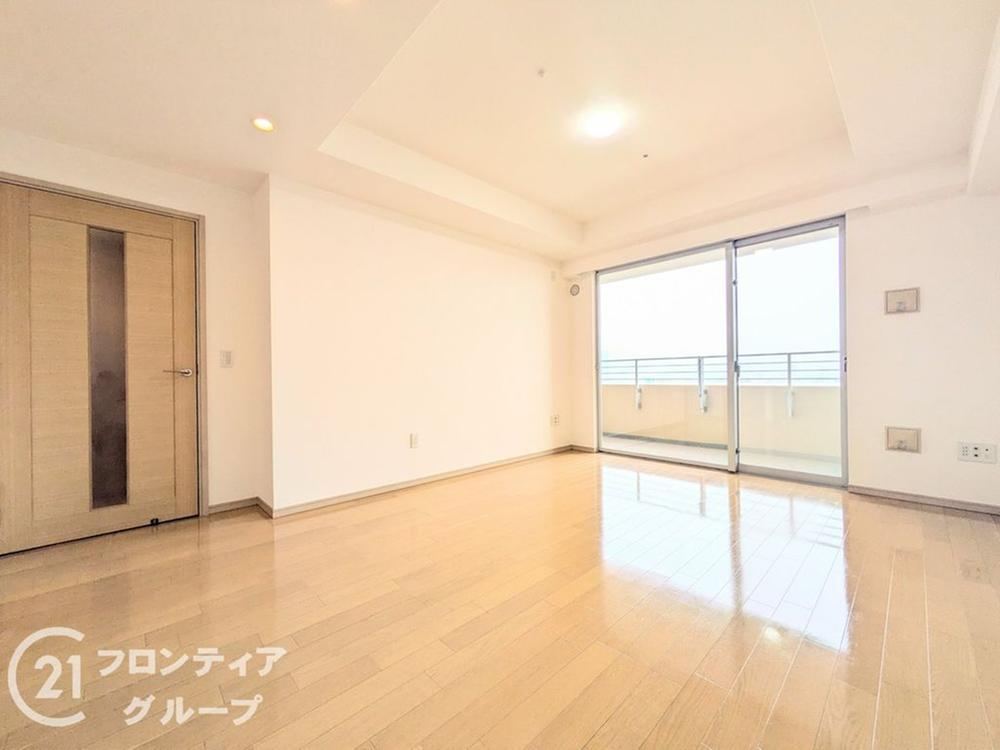 2LDK apartment in Chuo Ward, Kobe, Hyogo - Photo 1