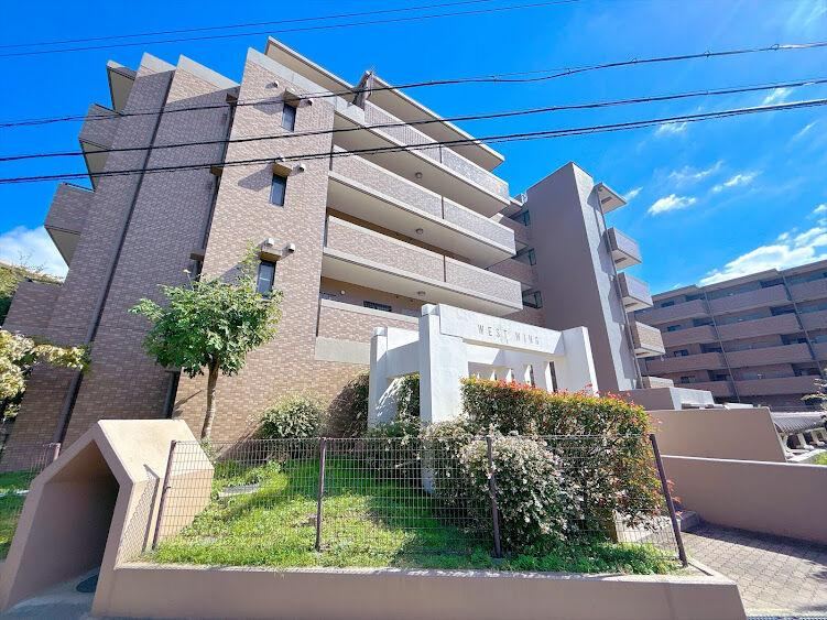 3LDK apartment in Ikoma, Nara - Photo 1