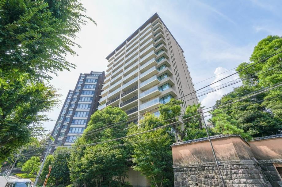 3LDK apartment in Chiyoda Ward, Tokyo - Photo 1