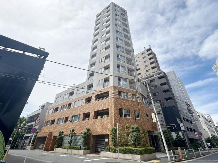 1LDK apartment in Minato Ward, Tokyo - Photo 1