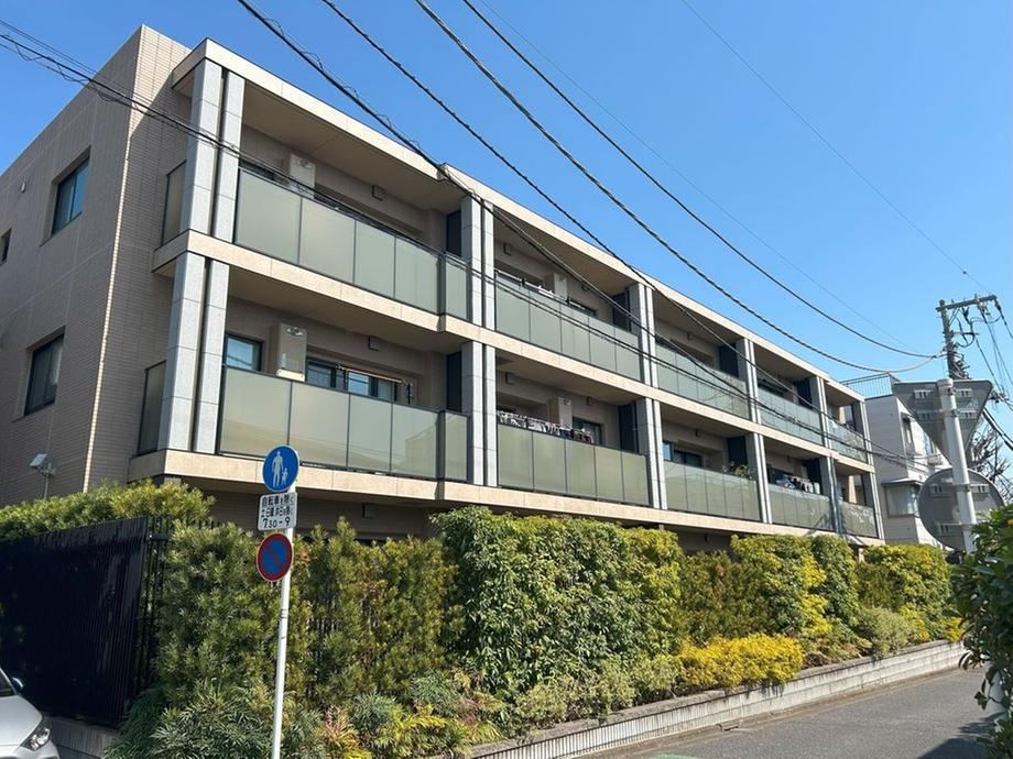 3LDK apartment in Shinjuku Ward, Tokyo - Photo 1