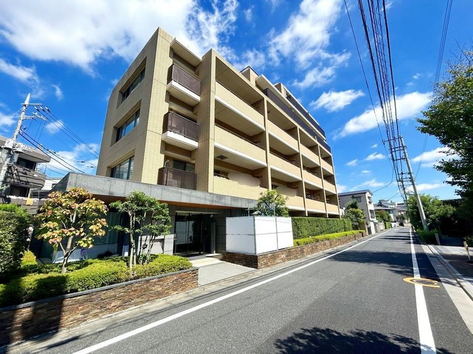 3LDK apartment in Setagaya Ward, Tokyo - Photo 1