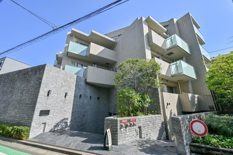 2LDK apartment in Shibuya Ward, Tokyo - Photo 1