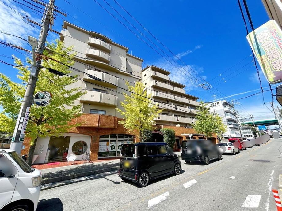2LDK apartment in Toyonaka, Osaka - Photo 1