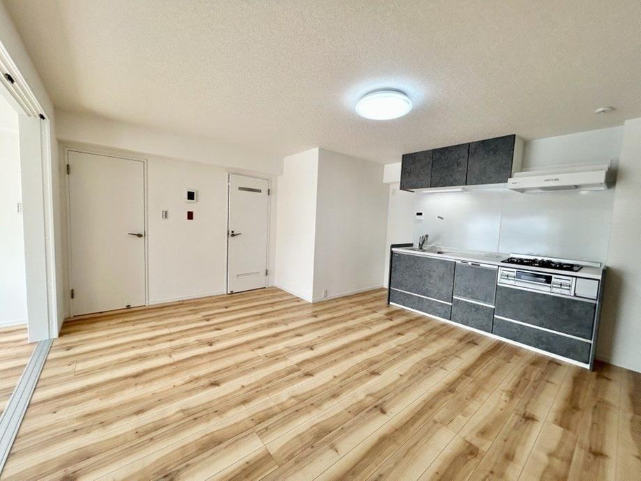 2LDK apartment in Isogo Ward, Yokohama, Kanagawa - Photo 1