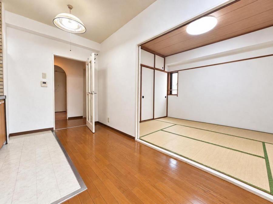 2DK apartment in Yodogawa Ward, Osaka - Photo 1