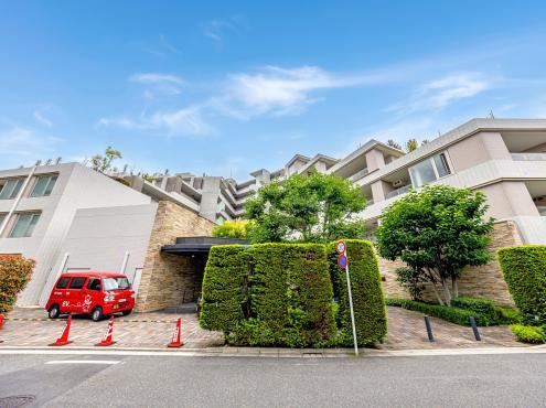 3LDK apartment in Nakano Ward, Tokyo - Photo 1