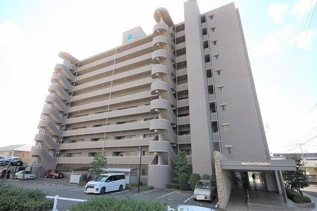 4LDK apartment in Takamatsu, Kagawa - Photo 1