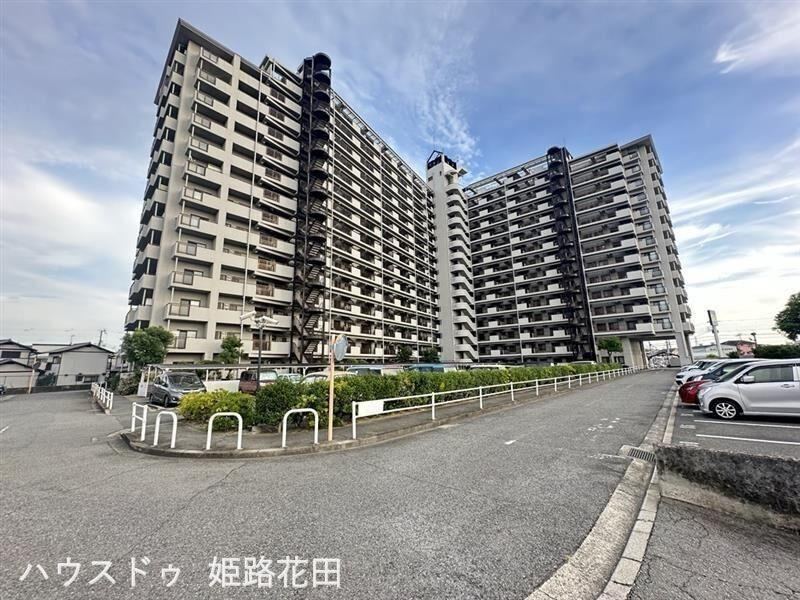 4LDK apartment in Himeji, Hyogo - Photo 1