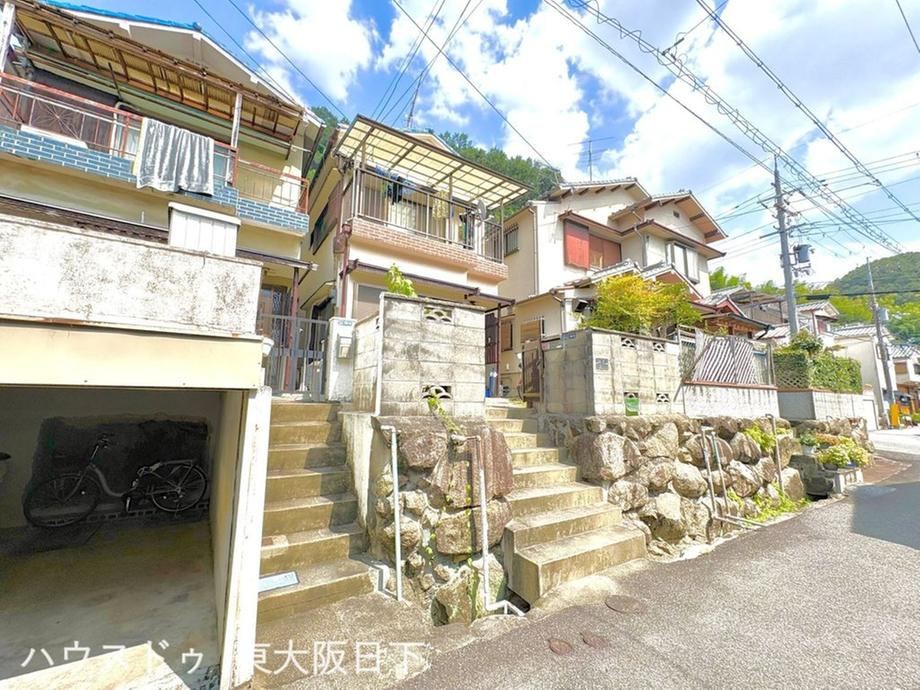 3DK house in Daito, Osaka - Photo 1