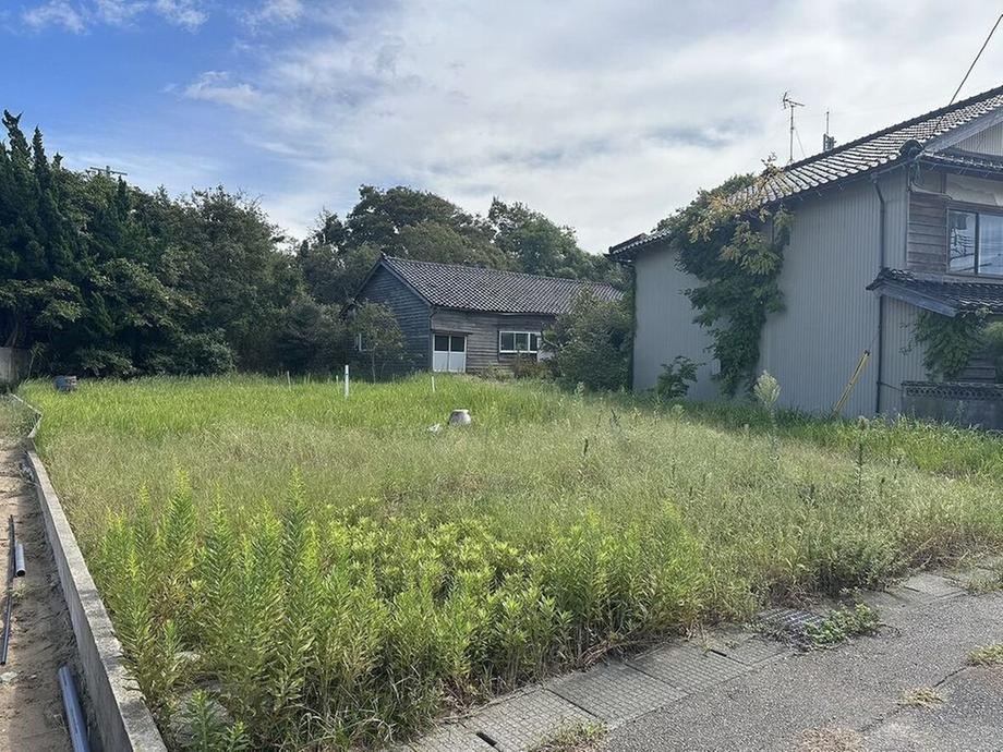 758 m² land in Kahoku, Ishikawa - Photo 1