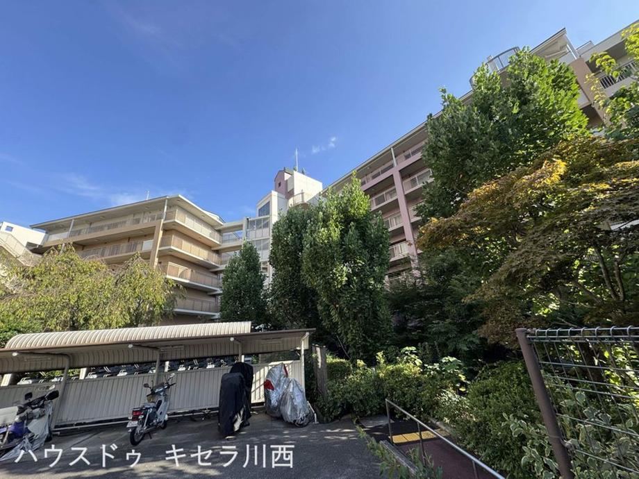 4LDK apartment in Kawanishi, Hyogo - Photo 1