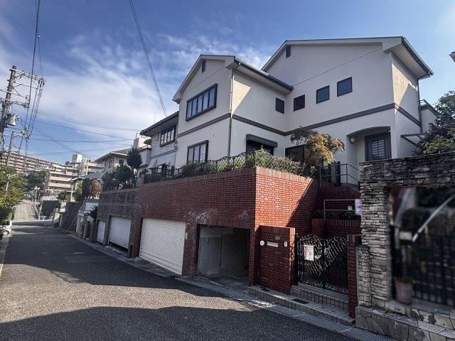 4LDK house in Suma Ward, Kobe, Hyogo - Photo 1