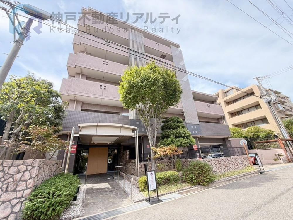3LDK apartment in Nishinomiya, Hyogo - Photo 1