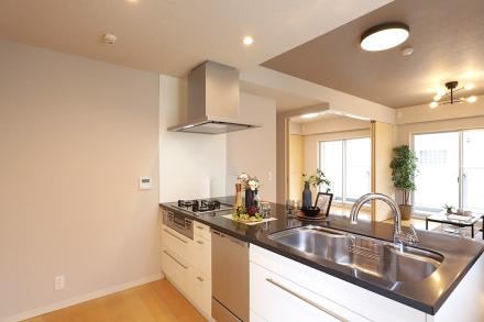 2LDK apartment in Joto Ward, Osaka - Photo 1