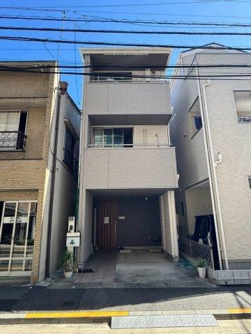 3LDK house in Shinagawa Ward, Tokyo - Photo 1