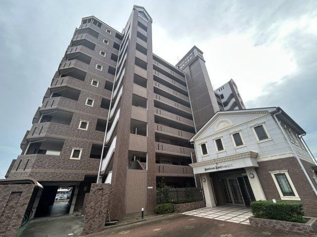 4LDK apartment in Handa, Aichi - Photo 1