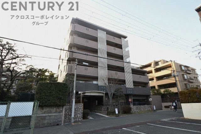 3LDK apartment in Nishinomiya, Hyogo - Photo 1