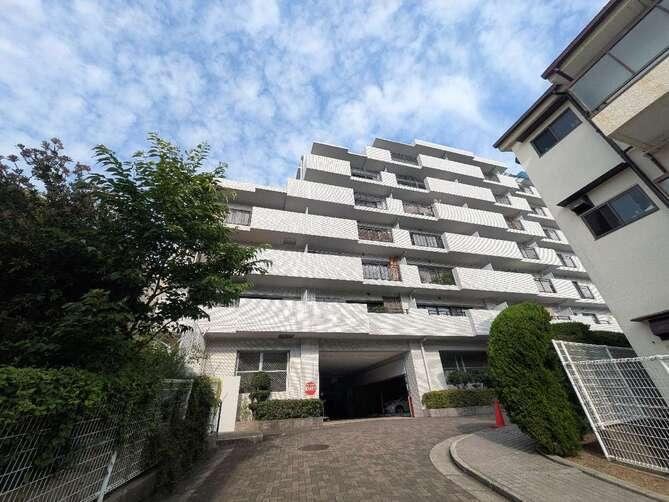 3LDK apartment in Toyonaka, Osaka - Photo 1