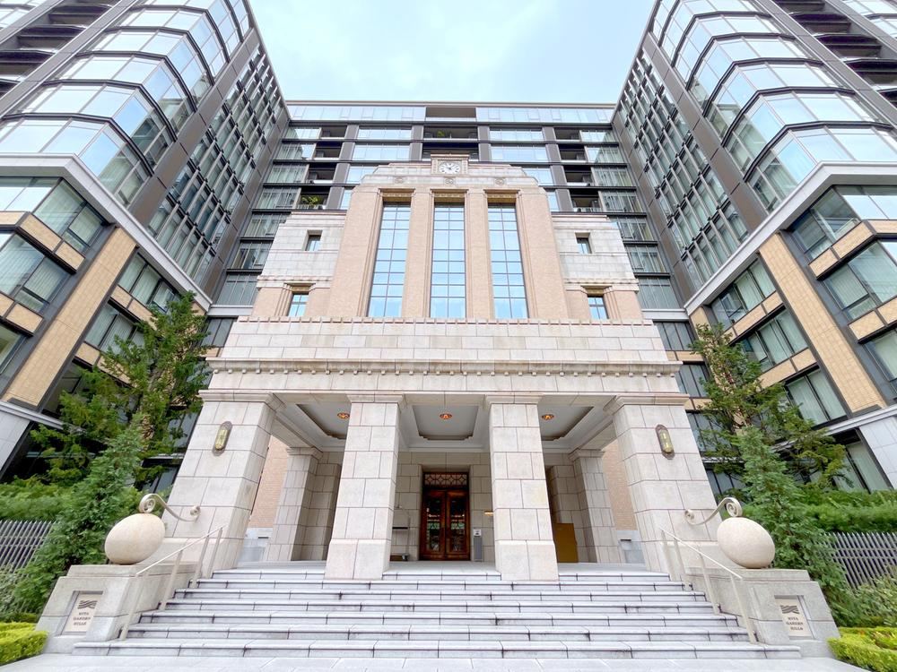 1LDK+S apartment in Minato Ward, Tokyo - Photo 1