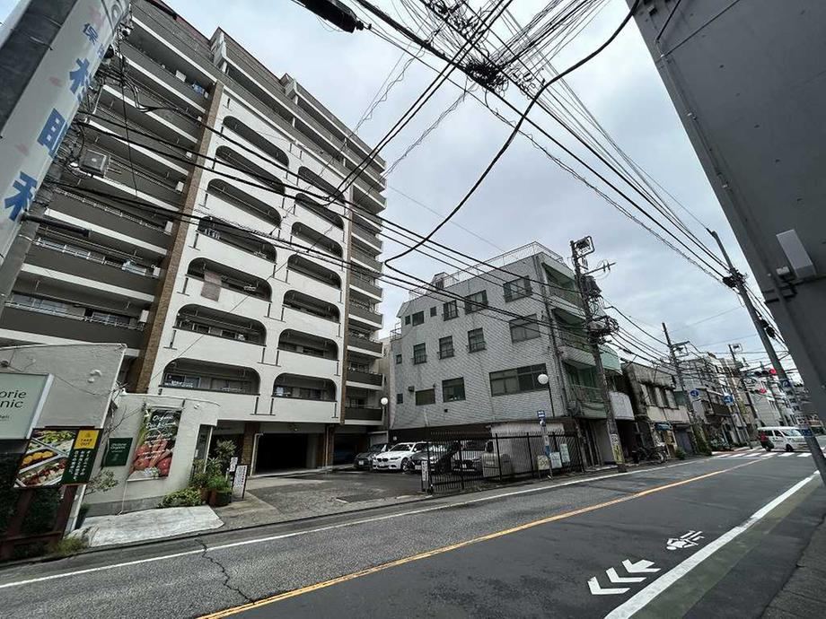 3LDK apartment in Meguro Ward, Tokyo - Photo 1