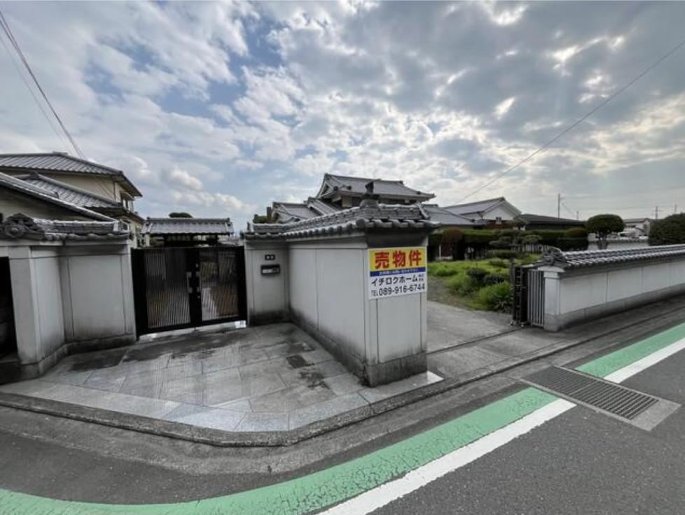 7DK house in Matsuyama, Ehime - Photo 1