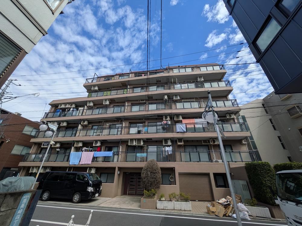 3LDK+S apartment in Toshima Ward, Tokyo - Photo 1
