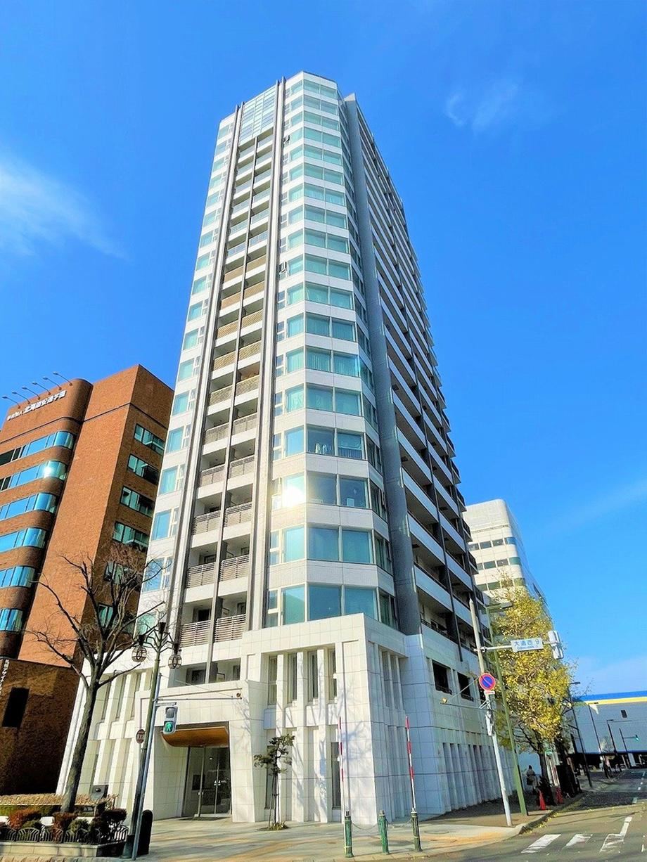 2LDK+S apartment in Chuo Ward, Sapporo, Hokkaido - Photo 1